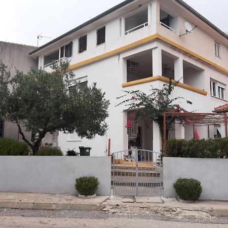 Apartmani Bono Примоштен Екстер'єр фото